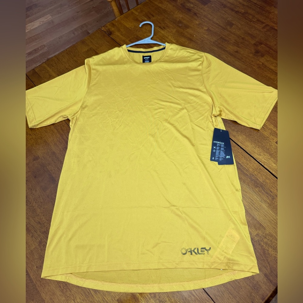 New OAKLEY HydroLix Berm Training Running Dri Fit Shirt Size Large MSRP $60